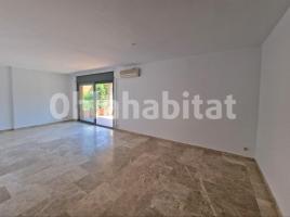 For rent attic, 161 m², near bus and train, Calle d'Esteve Pila
