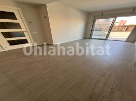 For rent flat, 69 m², near bus and train, almost new
