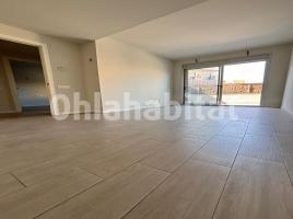 For rent flat, 69 m², near bus and train, almost new