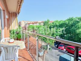 Pis, 114 m², près de bus et de train