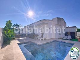 Houses (villa / tower), 102 m², Calle Alberes, 37B