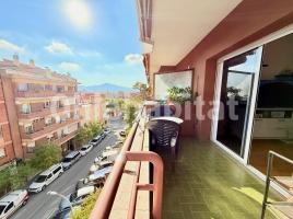 Pis, 85 m², près de bus et de train, Calle Santiago Russinyol