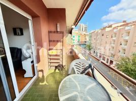 Pis, 85 m², près de bus et de train, Calle Santiago Russinyol