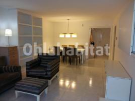 For rent flat, 140 m², near bus and train