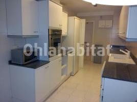 For rent flat, 140 m², near bus and train