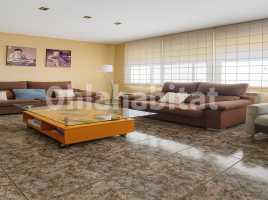 Houses (terraced house), 240 m², near bus and train, almost new