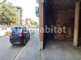 Local comercial, 204 m², prop de bus i tren, Avenida de Roma, 281