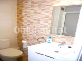 Lloguer habitació, 63 m², prop de bus i tren, Calle dels Reis Catòlics
