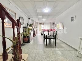 Houses (villa / tower), 204 m², near bus and train