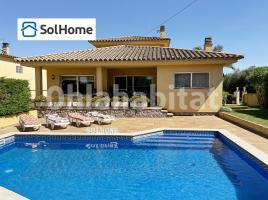 Houses (detached house), 260 m², almost new