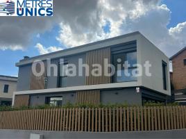 Casa (unifamiliar aislada), 230 m², seminuevo, Calle de la Garrotxa