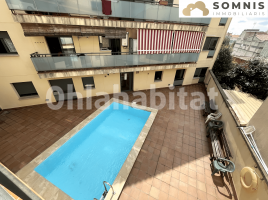 Dúplex, 181 m², près de bus et de train, presque neuf