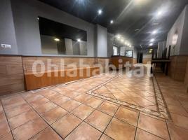 Alquiler local comercial, 150 m², cerca de bus y tren