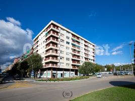 Pis, 146 m², près de bus et de train, Plaza de Serrat i Bonastre