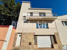 Casa (unifamiliar adossada), 186 m², Zona