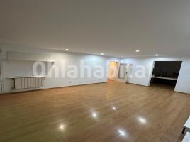 Pis, 121 m², prop de bus i tren, Calle de Puigcerdà