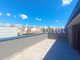 Dúplex, 94 m², près de bus et de train, presque neuf