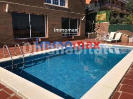 Casa (unifamiliar adossada), 242 m², Zona