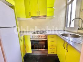 Piso, 67 m², cerca de bus y tren, Calle de Provençals