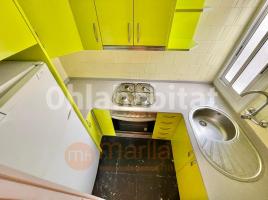 Piso, 67 m², cerca de bus y tren, Calle de Provençals