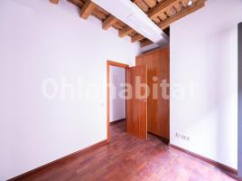 Pis, 73 m², près de bus et de train, presque neuf