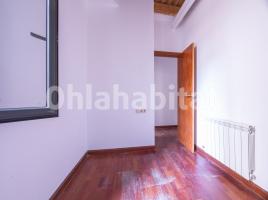 Pis, 73 m², près de bus et de train, presque neuf