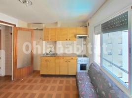 Àtic, 36 m², près de bus et de train, Calle Miquel Biada