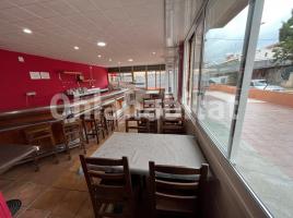 Local comercial, 285 m², cerca de bus y tren