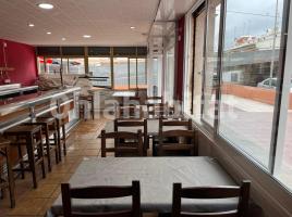 Local comercial, 285 m², cerca de bus y tren