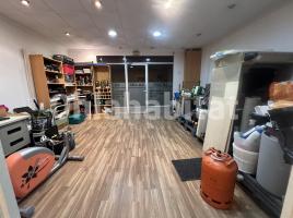 Local comercial, 70 m², cerca de bus y tren