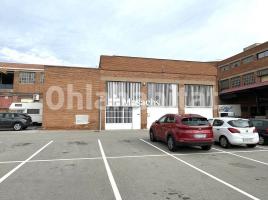 Louer , 230 m², Zona