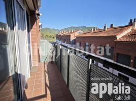 Flat, 93 m², almost new