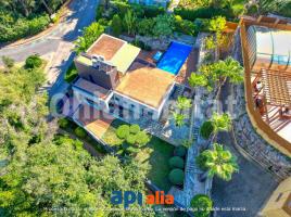 Houses (villa / tower), 293 m², almost new