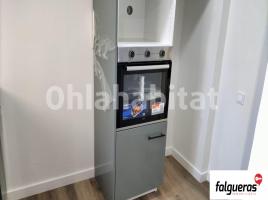 Pis, 72 m², près de bus et de train