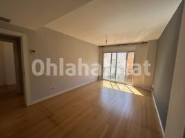 Louer pis, 70 m², près de bus et de train, Calle de Paco Mutlló