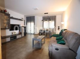 Casa (unifamiliar adosada), 171 m², seminuevo, Calle de les Escoles