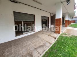 Local comercial, 97 m², prop de bus i tren