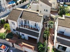  (unifamiliar aïllada), 215 m², Zona