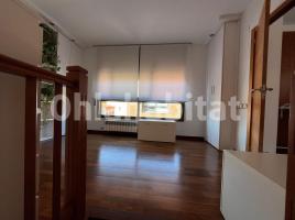 Casa (unifamiliar adossada), 166 m², prop de bus i tren, seminou