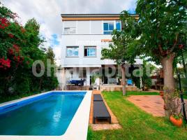 Casa (unifamiliar adossada), 244 m², Zona