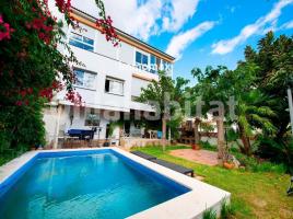 Casa (unifamiliar adossada), 244 m², Zona