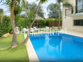 Casa (unifamiliar aislada), 344 m², cerca de bus y tren, seminuevo