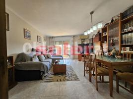 Piso, 71 m², cerca de bus y tren, Calle del Topazi