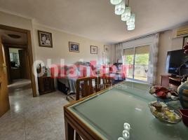 Piso, 71 m², cerca de bus y tren, Calle del Topazi