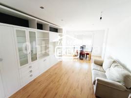 Flat, 135 m², near bus and train, almost new