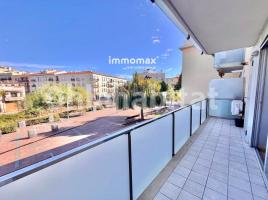 Piso, 111 m², seminuevo, Zona