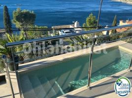 Houses (villa / tower), 472 m², Avenida de José Díaz Pacheco, 61