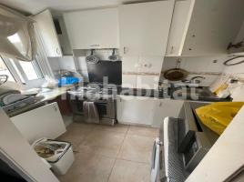 Pis, 62 m², prop de bus i tren, Calle de Magnet