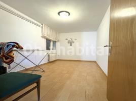 Flat, 99 m², near bus and train