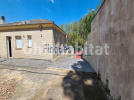 Houses (villa / tower), 154 m², almost new